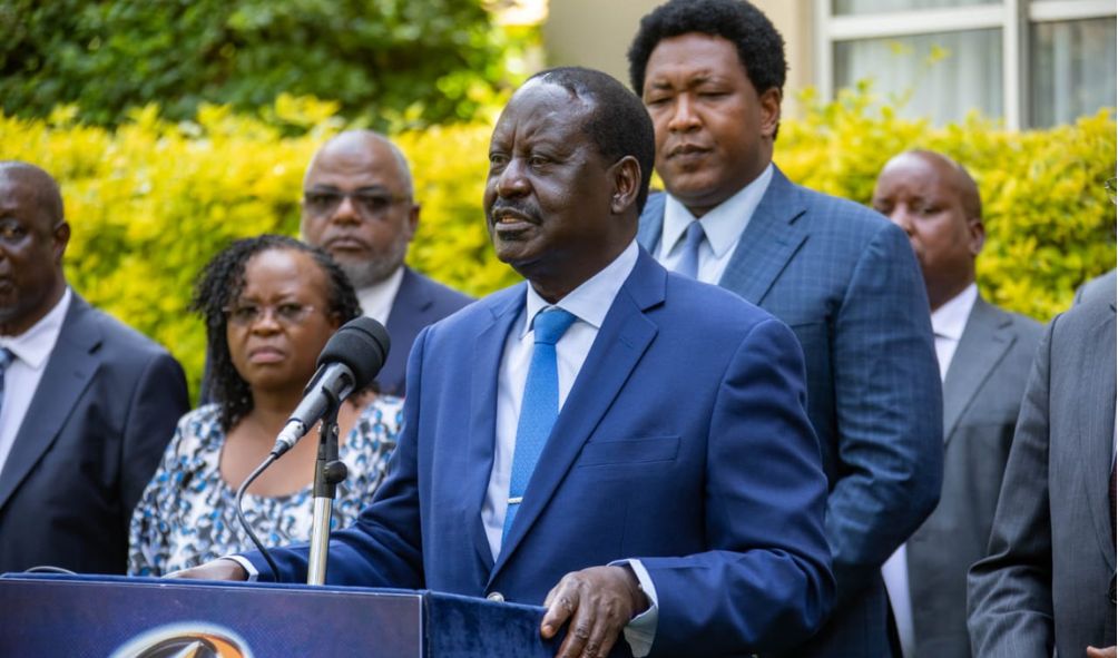 Raila steps up pressure on Ruto as he announces siege outside IEBC offices