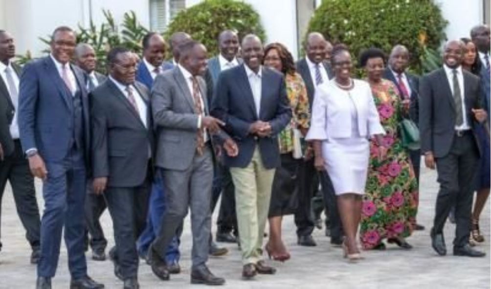 Ruto's Nyanza charm offensive yields fruits as 31 Luo leaders dump Raila
