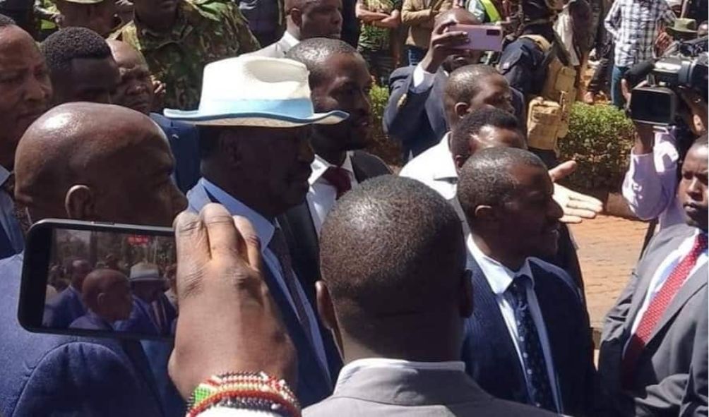 Moments Raila threatened a walk-in at DCI Headquarters over the holding of Matiang'i