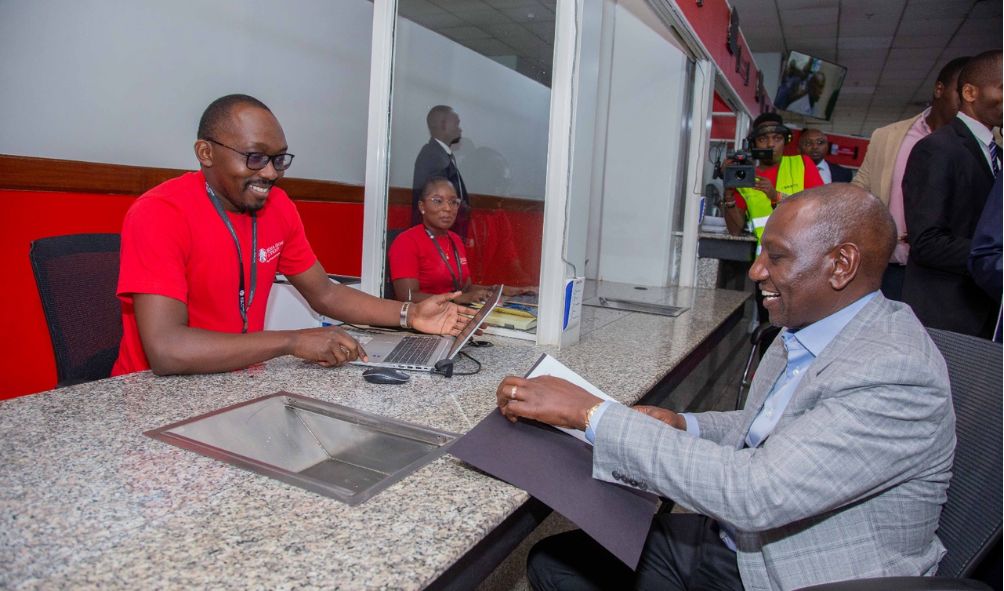 Ruto lectures KRA staff on tax evasion, corruption as he files returns