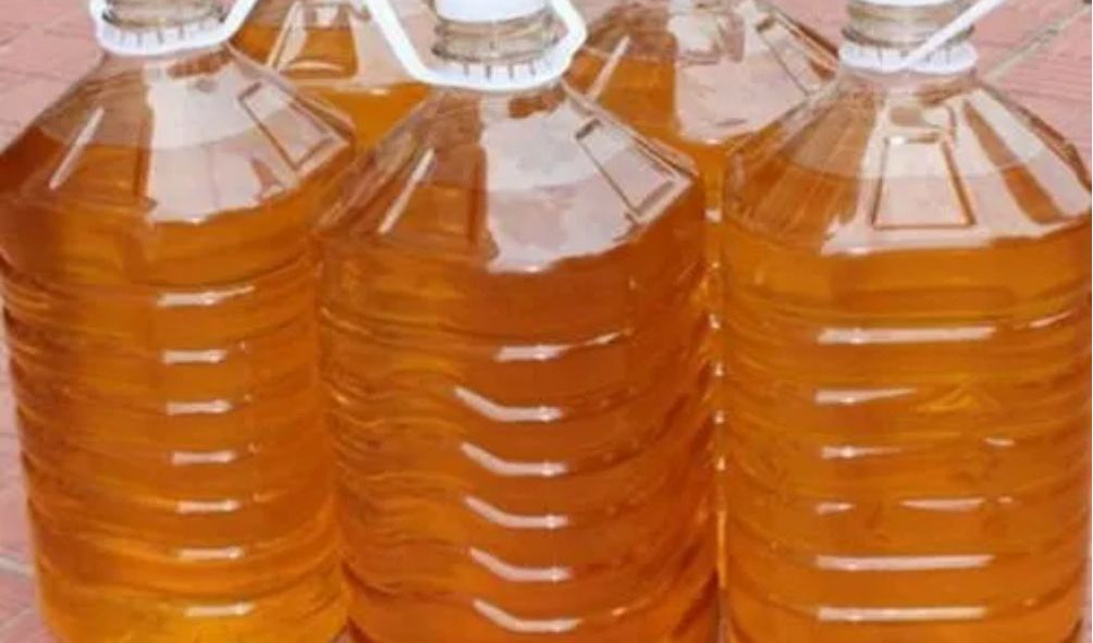 Alarm over vendors selling cooking oil mixed with sewage water