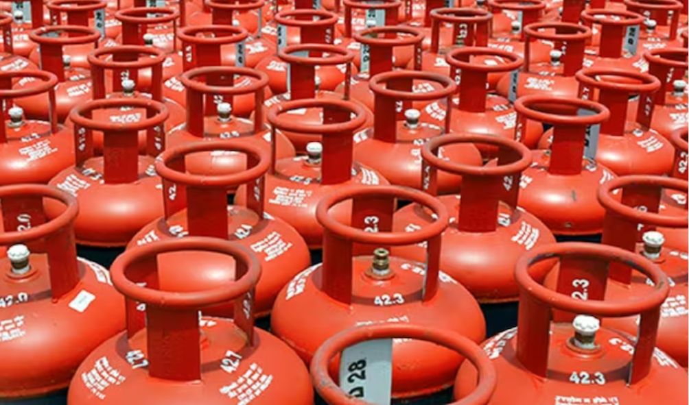 Government to distribute subsidized cooking gas cylinders to poor households in the next two years