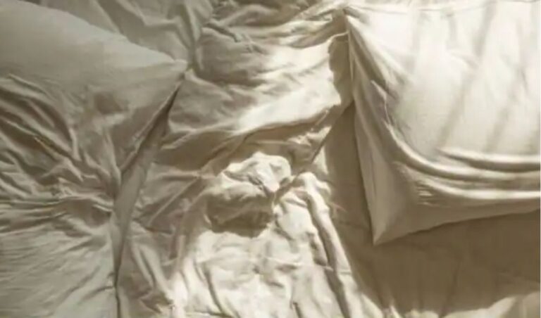 A 57-year-old man mysteriously dies in lodging after checking in with a lady, 21