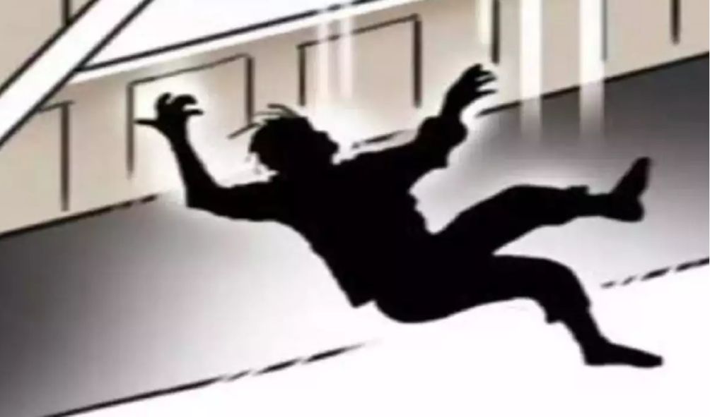 Man caught stealing shoes jumps to death from 4th floor of an apartment