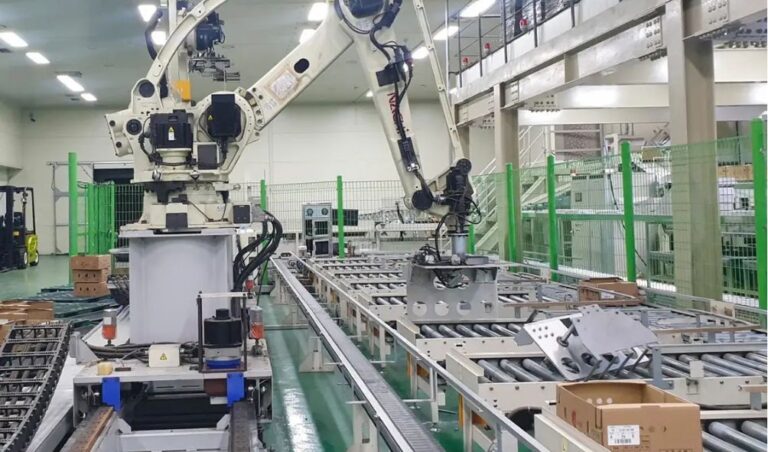 Robot crashes man to death after it mistook him for a box of vegetables