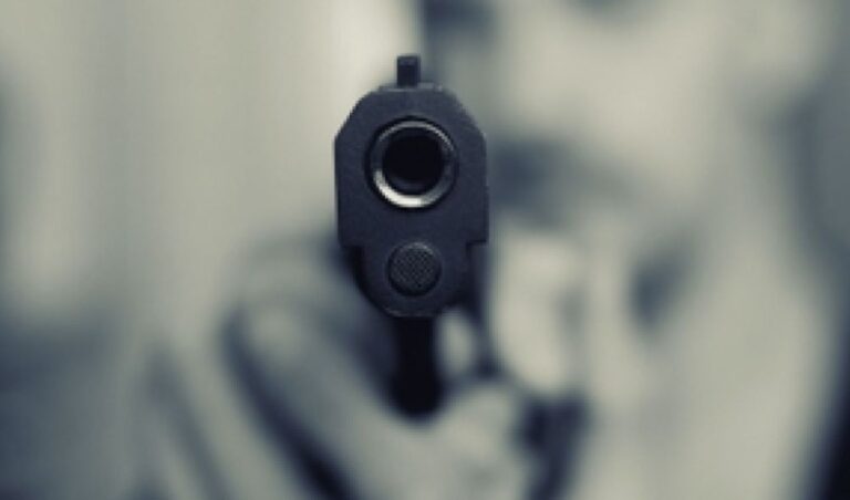 A couple robbed Ksh.699K at gunpoint moments after leaving the bank