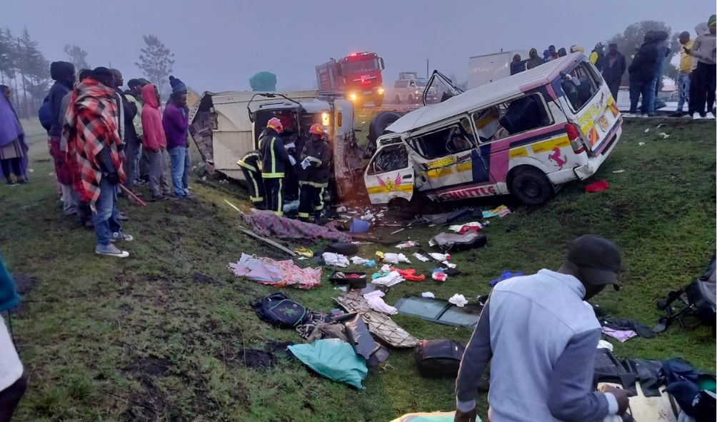 EIGHT dead in an early morning accident