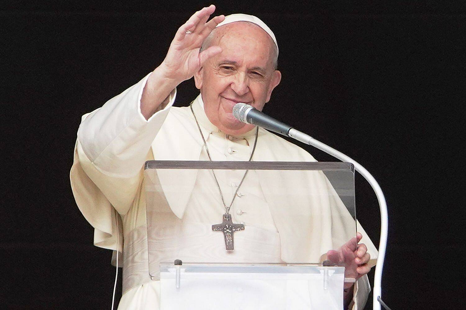 Pope Francis authorizes blessings for same-sex couples