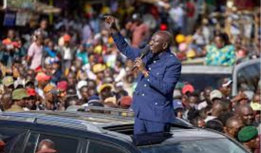 Ruto loses his cool as hecklers interrupt his rally