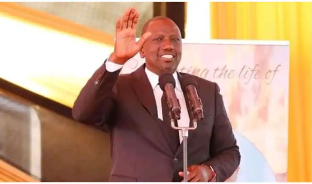 Ruto goes after foreigner conning Kenyans "Mambo yake ni Matatu"