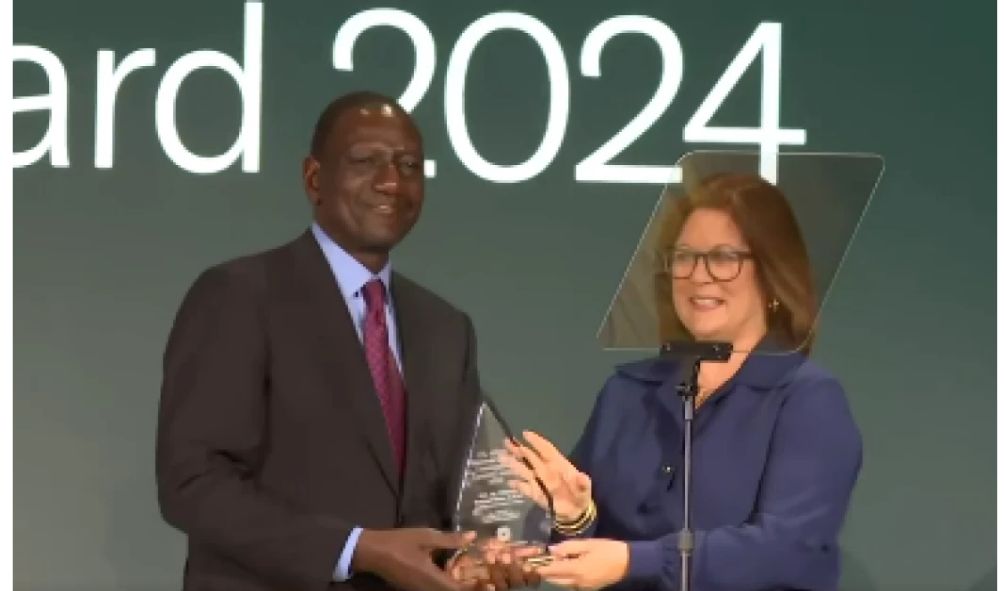 Ruto receives a prestigious award in US