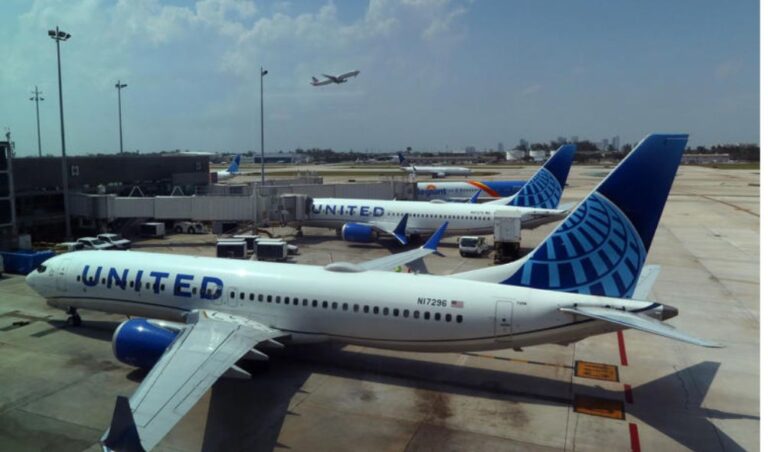 Plane carrying 148 passengers aborts takeoff after engine caught fire