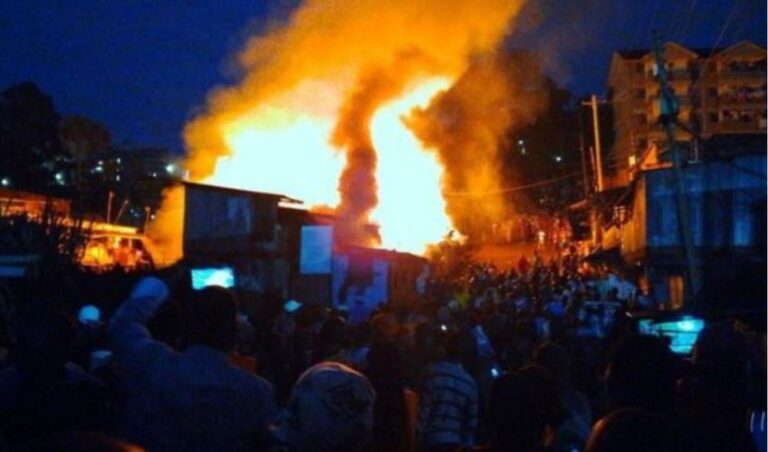 Huge fire breaks out in Kangemi razing down houses