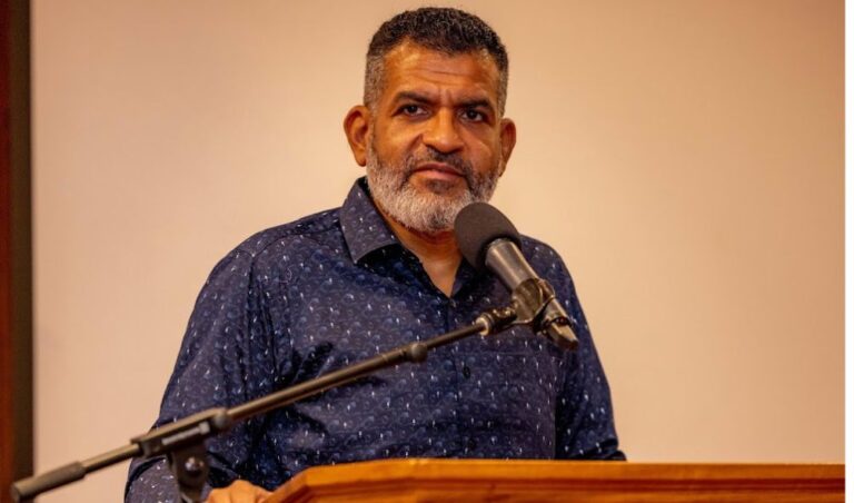 Two ministers appoint the same person for two different government jobs 