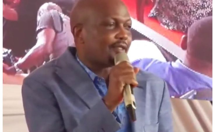 Moses Kuria heckled and chased away from a burial in Murang’a