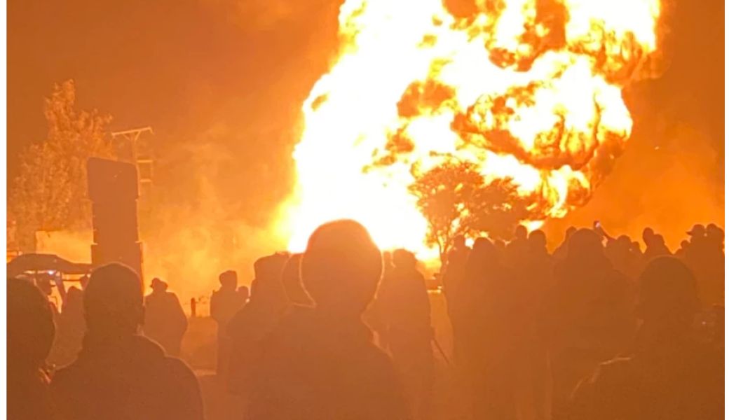 A massive fire erupted in the early hours of Saturday at Barnabas, Nakuru after four trucks explodes.