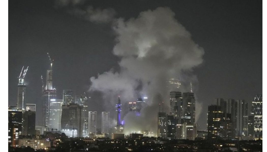 Israel threatens to make Tehran 'burn' after Iranian retaliatory strikes