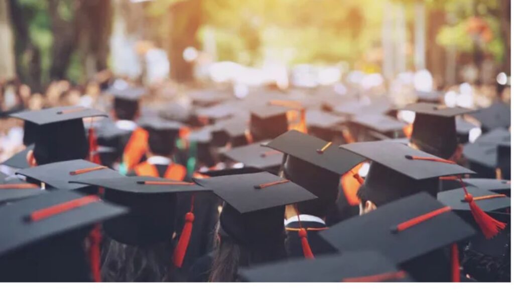The Ministry of Education has announced a reduction in fees across all academic programs in public universities.