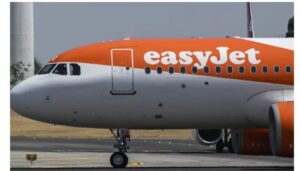 EasyJet pilot suspended after being seen 'drunk and naked'