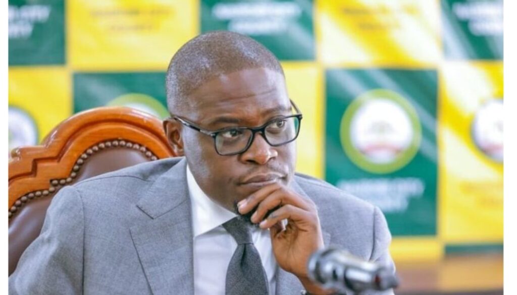 Nairobi Governor Johnson Sakaja is once again facing criticism from county workers over delayed salaries.