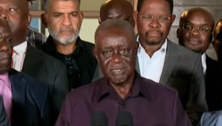 Senator Oburu Oginga has come out to clarify that his late brother, former Prime Minister Raila Odinga, was in good health until Tuesday night