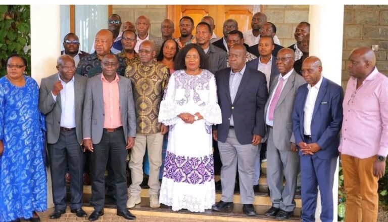 Fred Matiang’i, on Monday, October 27, led a delegation of leaders from Kisii and Nyamira counties to condole with the family of the late Raila Odinga.