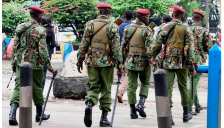 A man attacked and killed an armed police officer (GSU) manning State House, Nairobi, in a shocking incident.
