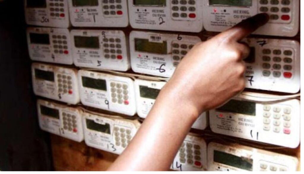 Safaricom has announced that customers are currently unable to purchase Kenya Power (KPLC) electricity tokens due to a technical system issue.