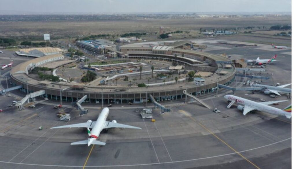 There was panic at the Jomo Kenyatta International Airport (JKIA) on Monday evening after a plane full of passengers veered off the taxiway. 