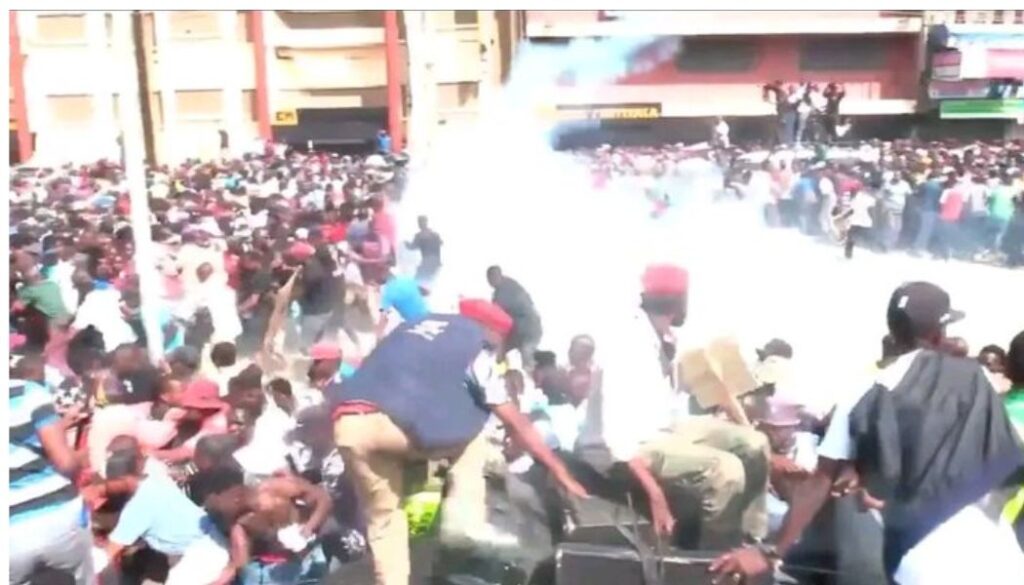 Police teargas Edwin Sifuna’s rally during Kitengela Linda Wananchi tour