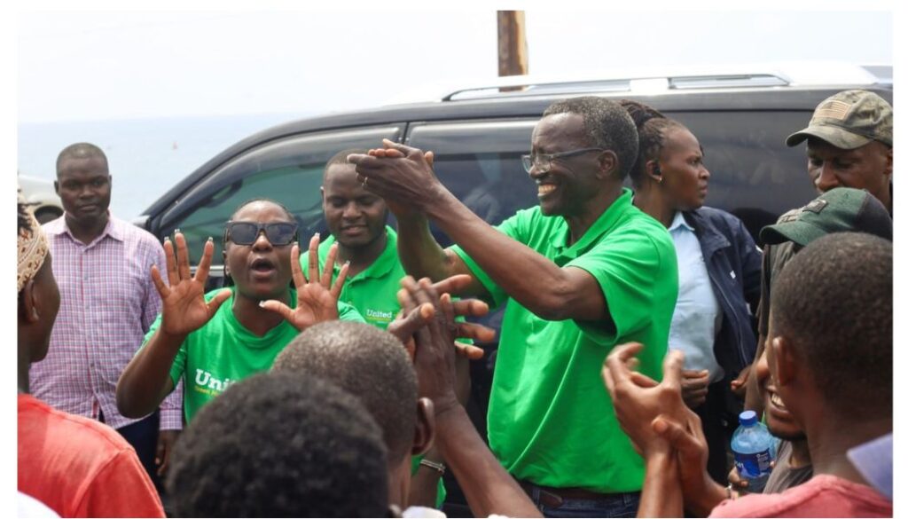 Former Chief Justice David Maraga was treated to a hostile reception in Tharaka Nithi County after his convoy was pelted with stones.