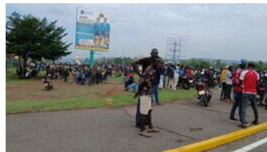 The Kenya Airports Authority has come out to refute claims that there were armed goons at the Kisumu International Airport on Saturday