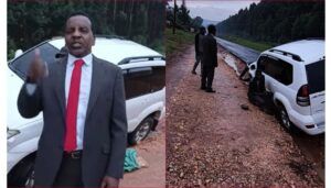 Presidential candidate Reuben Kigame has blasted an Easy Coach passenger bus after putting his life at risk on the Chavakali-Kapsabet Highway.